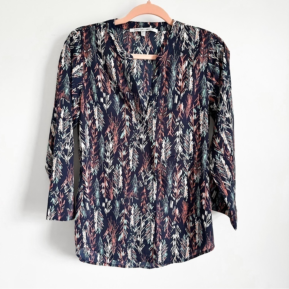 Collective Concepts Blue Feather Print Popover V Neck Blouse Top sz XS